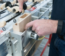 This is a machine that cuts and shapes the bottom and makes room This is a machine that cuts and shapes the bottom and makes room