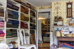 A room filled with woolen fabric, books and inspiration.